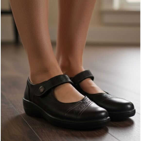 Cobb Hill black leather mary janes 6 - Picture 1 of 11